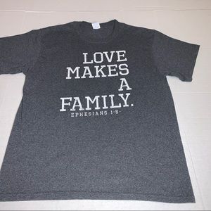 Love Makes a Family Graphic T-Shirt size L